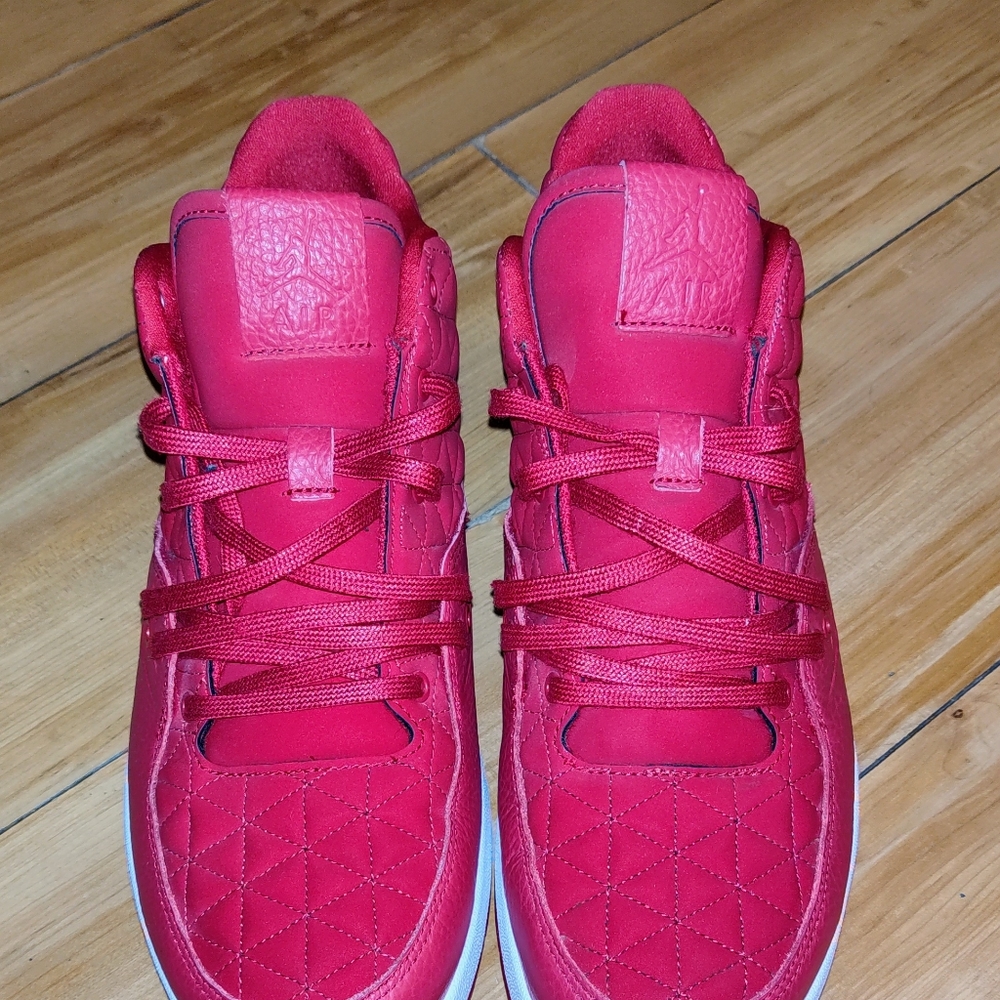 Nike Jordan Clutch Red and White men's size 10.5 - Picture 1 of 6